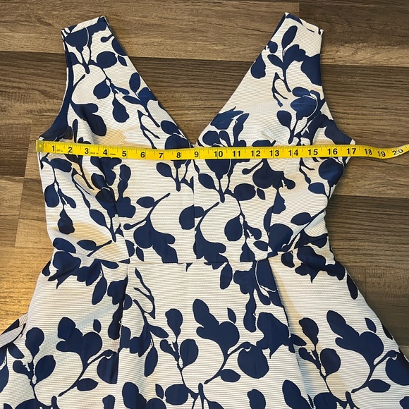 Betsey Johnson Floral Jacquard V-Neck Fit & Flare SZ 6 - Picture 12 of 16